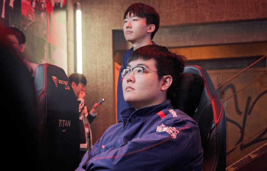 开云体育-莱万多夫斯基遭遇七持续失利，TES教练压力巨大！