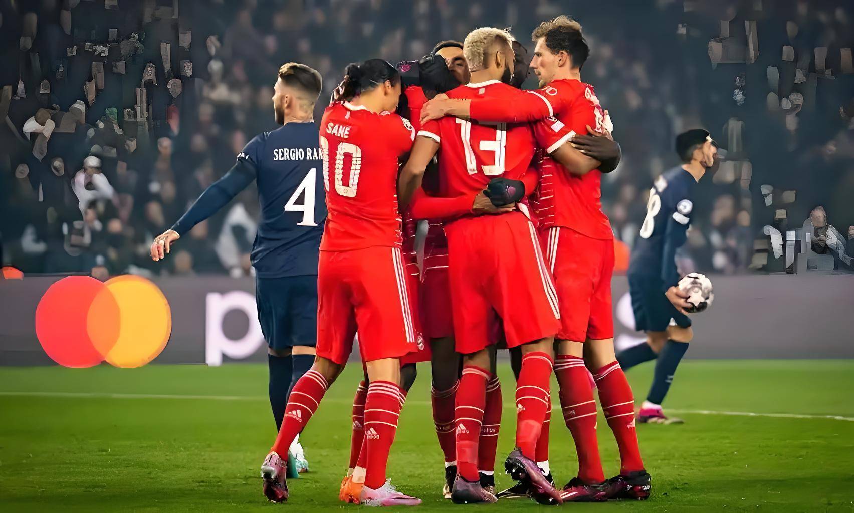 包含马德里竞技训练开放日，赛前刷新队史纪录引观众欢呼，欧超杯在即，身体对抗强度拉满的词条