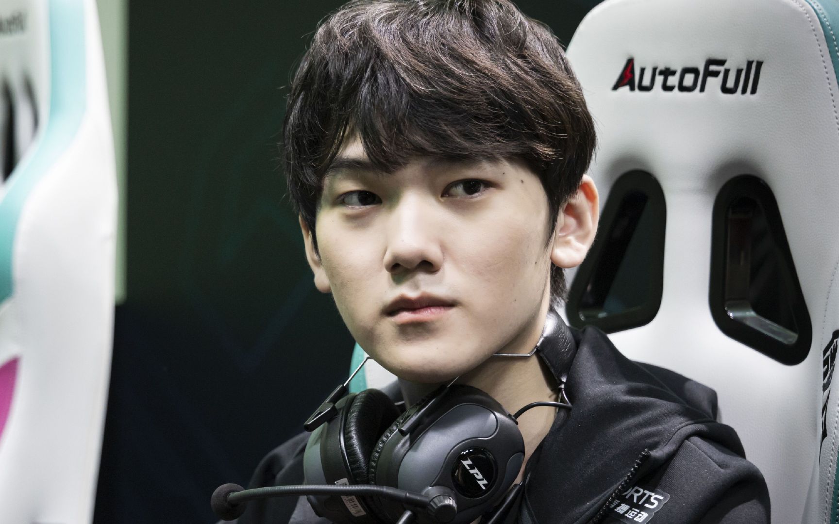 包含JackeyLove在G2比赛中惊险取胜，关键助攻引发热议！的词条