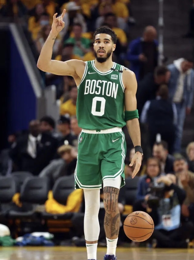 KAIYUN-关于塔图姆在皇家马德里比赛中战术调整，挺进下一轮引发热议！的信息